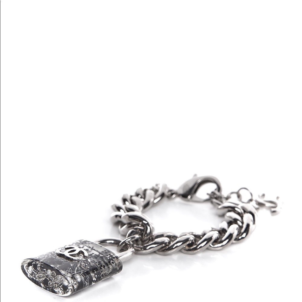 CHANEL Plexiglass Pearl
CC Padlock Bracelet Silver - Picture 2 of 7